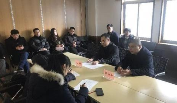 在三工里路上开车花了两个半小时