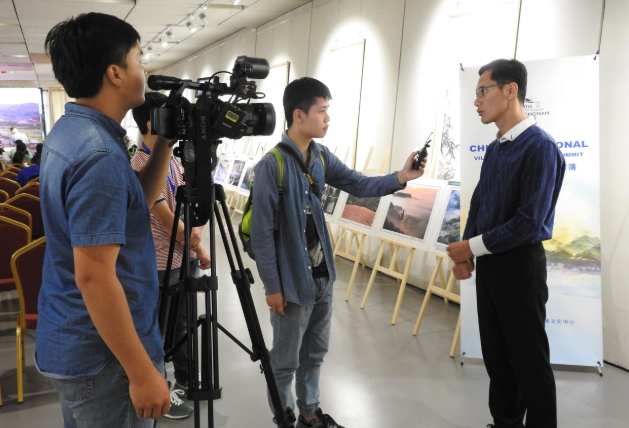 33个小城镇向东白湖学习